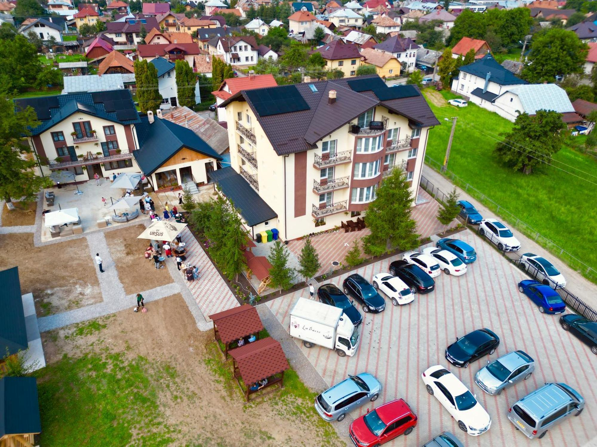 ホテル Complex Turistic Constantin Bucovina Câmpulung Moldovenesc エクステリア 写真